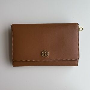 Tory Burch Robinson Wallet on Chain - Brown
